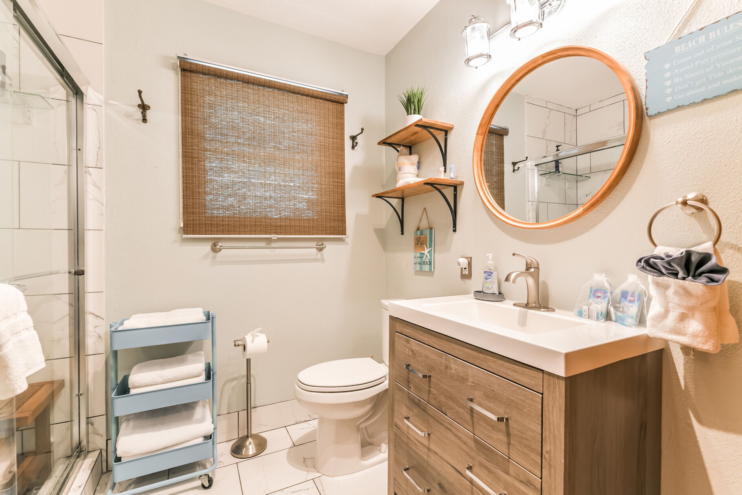 Shower, hair dryer, towels