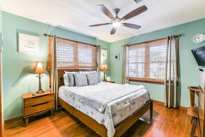 2 bedrooms, desk, iron/ironing board, WiFi