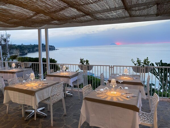 Outdoor dining - Mediterranean Boutique Hotel (Tropea)
