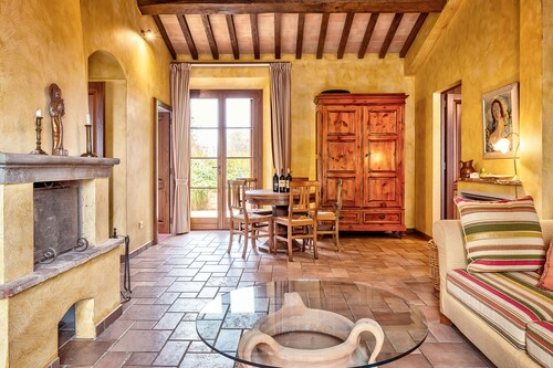 Idyllic guest house in Tuscan country house style with swimming pool