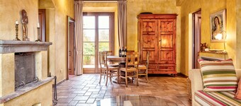 Idyllic guest house in Tuscan country house style with swimming pool