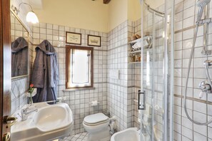 Romantic Villa | Bathroom | Shower, hair dryer, bidet, towels