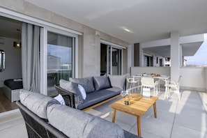 Outdoor dining - Opalia Residence - Garda Lake Lifestyle Apartment (Peschiera del Garda)