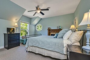 4 bedrooms, desk, iron/ironing board, free WiFi - Healdsburg Gorgeous Farmhouse for 10, Pool,Spa,BBQ (Healdsburg)