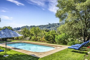 Pool - Healdsburg Gorgeous Farmhouse for 10, Pool,Spa,BBQ (Healdsburg)