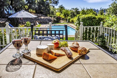 Healdsburg Gorgeous Farmhouse for 10, Pool,Spa,BBQ