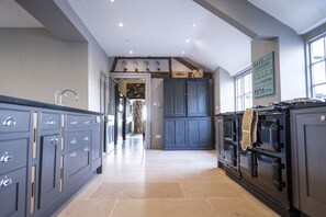 Interior - Great Alder House -Huge Georgian Country House in the Welsh Hills sleeps 12 (Llangynhafal)