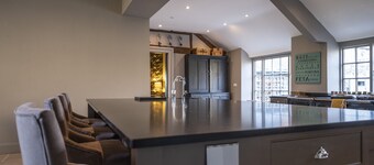 Great Alder House -Huge Georgian Country House in the Welsh Hills sleeps 12