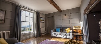 Great Alder House -Huge Georgian Country House in the Welsh Hills sleeps 12