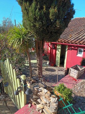 Property grounds - Village house with garden and large terrace (Barbaira)