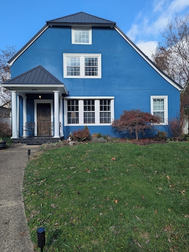 The Blue House – Eclectic Art Haven Near Marshall & Huntington’s Best Parks




