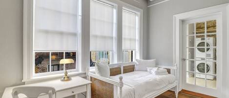 1 habitación, escritorio, tabla de planchar con plancha y wifi gratis