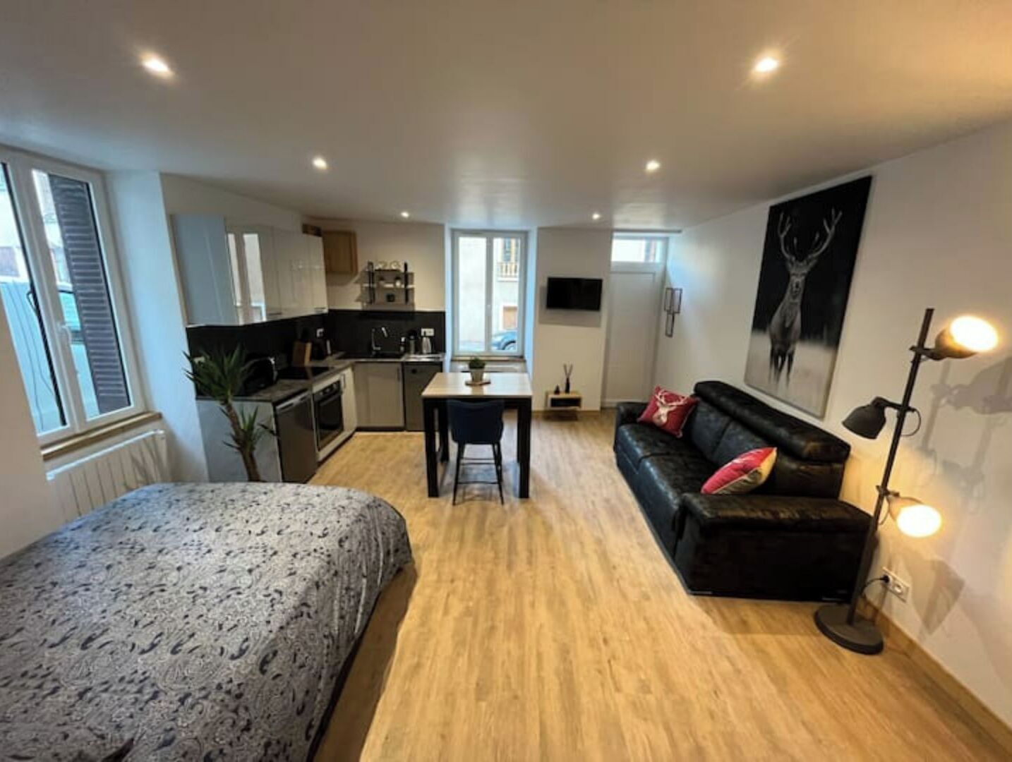 Free WiFi, bed sheets