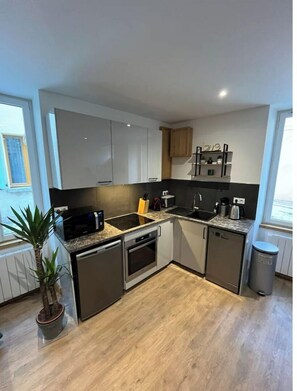 Fridge, microwave, oven, stovetop