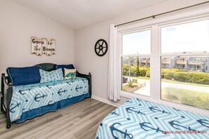 3 bedrooms, iron/ironing board, free WiFi - Baystater - Upscale 3BR Oceanfront Turtle Cove Townhouse (Surf City)