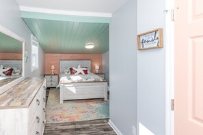 5 bedrooms, iron/ironing board, WiFi - Duzzi's Destiny - Oceanfront 5 BR Cottage!  Dog Friendly! (Surf City)