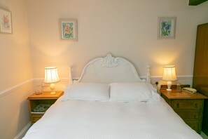 6 bedrooms, WiFi, bed sheets