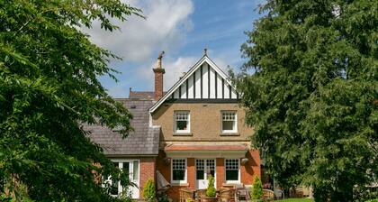 6 Bedroom B&B, 5 miles from Badminton Horse Trials