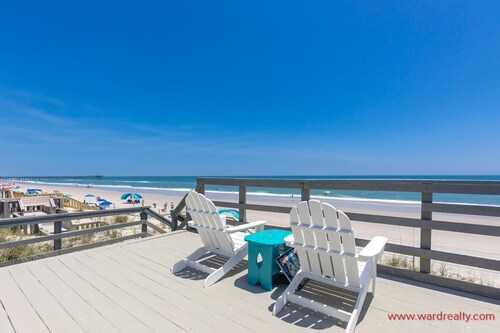 Shoreline - Classic Oceanfront Home - 2 Living Rooms & 2 Kitchens; Sleeps 14