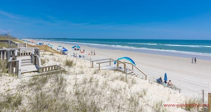 Shoreline - Classic Oceanfront Home - 2 Living Rooms & 2 Kitchens; Sleeps 14