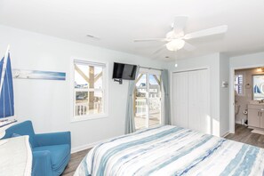 4 bedrooms, free WiFi, bed sheets - The Country Crab - 4BR Home, Elevator, Pet Friendly! (North Topsail Beach)