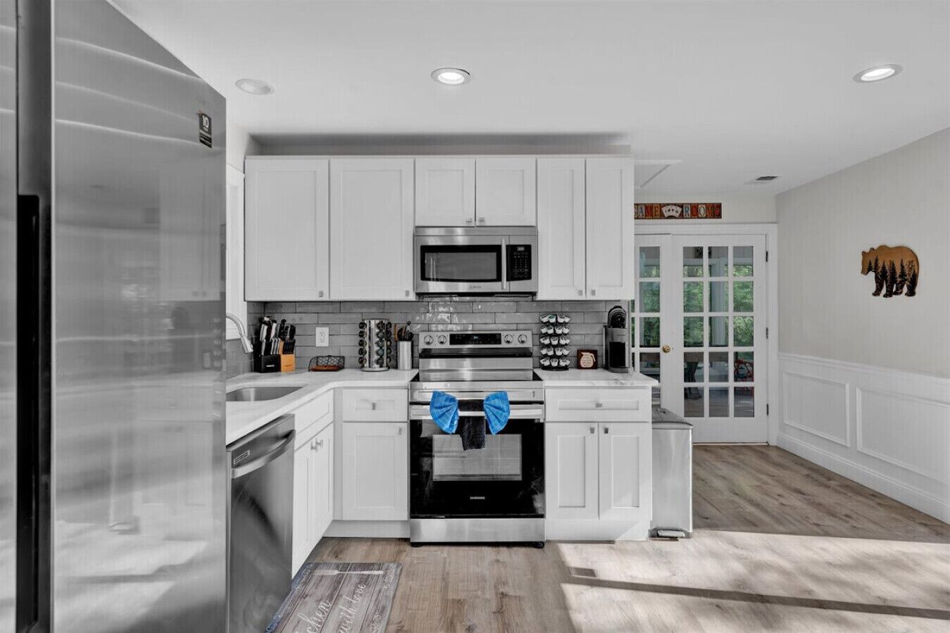 Frigorífic, microones, forn i placa de cuina 