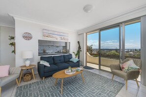 TV, DVD player - Ocean View Paradise - 2 bedroom unit with wonderful views (Port Macquarie)