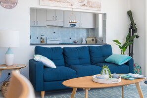 TV, DVD player - Ocean View Paradise - 2 bedroom unit with wonderful views (Port Macquarie)