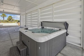 Bain à remous extérieur