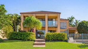 Exterior - The Waterfront - 4-bedroom waterfront home + pool (Noosaville)