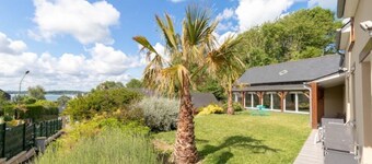 Villa with swimming pool and view of the Rance river
