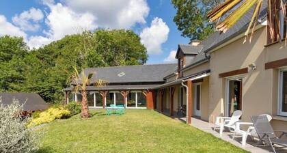 Villa avec piscine et vue sur la Rance maritime