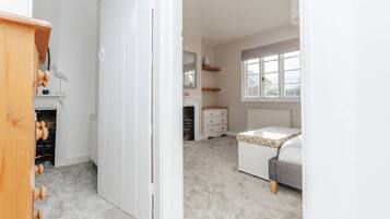 2 bedrooms, iron/ironing board, free WiFi, bed sheets