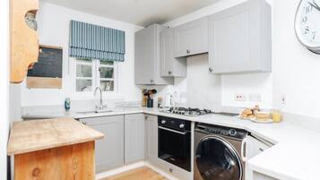 Fridge, oven, toaster, cookware/dishes/utensils