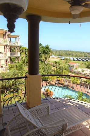 Property grounds - Condo for rent!! Just 5 minutes from Little French Cay and Megaplaza Roa! (French Harbour)
