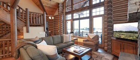 Smart TV, fireplace, books, stereo