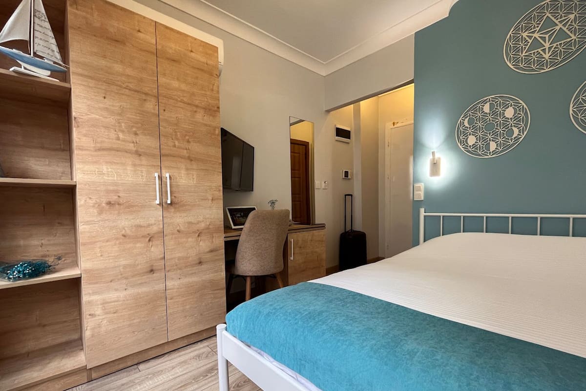 Standard Double Room | In-room safe, desk, laptop workspace, blackout drapes