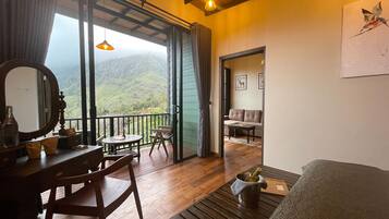 2 bedrooms, premium bedding, pillow-top beds, in-room safe