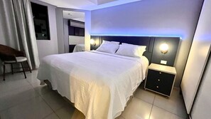 Apartamento | Ferros/tábuas de passar roupa, roupa de cama