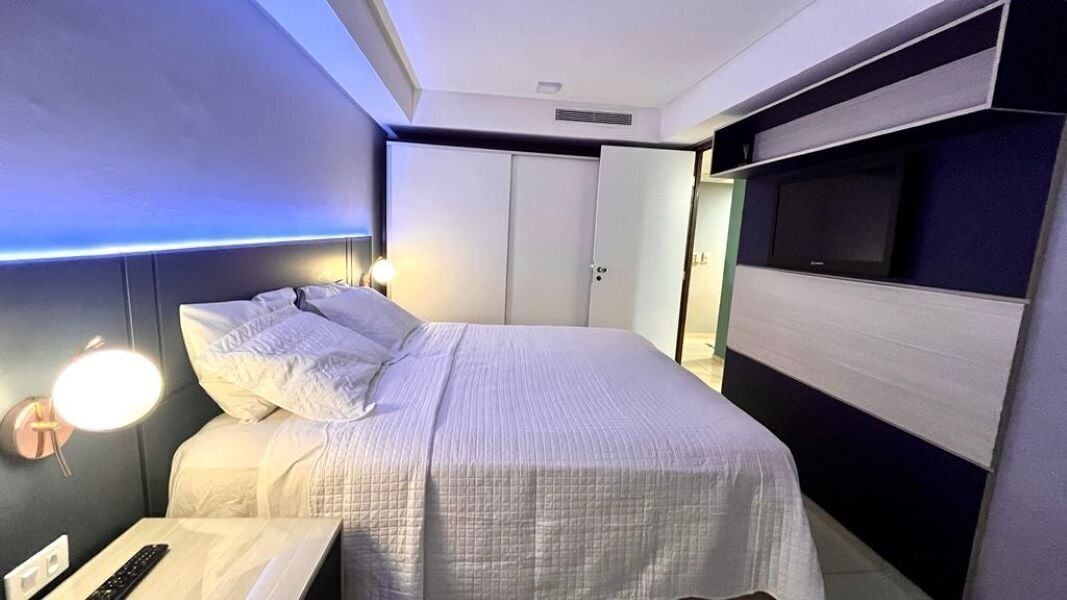 Apartamento | Ferros/tábuas de passar roupa, roupa de cama