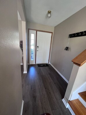 Interior - Beautiful10-Person Home  Game Room  Pet Friendly (Belvidere)