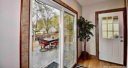 Beautiful 10-Person Home ~Game Room~Pet Friendly