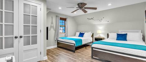 4 chambres, bureau, fer et planche à repasser, lit parapluie