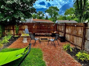 Property grounds - Beautiful house for 12~Games Room ~Pet friendly (Carpentersville)