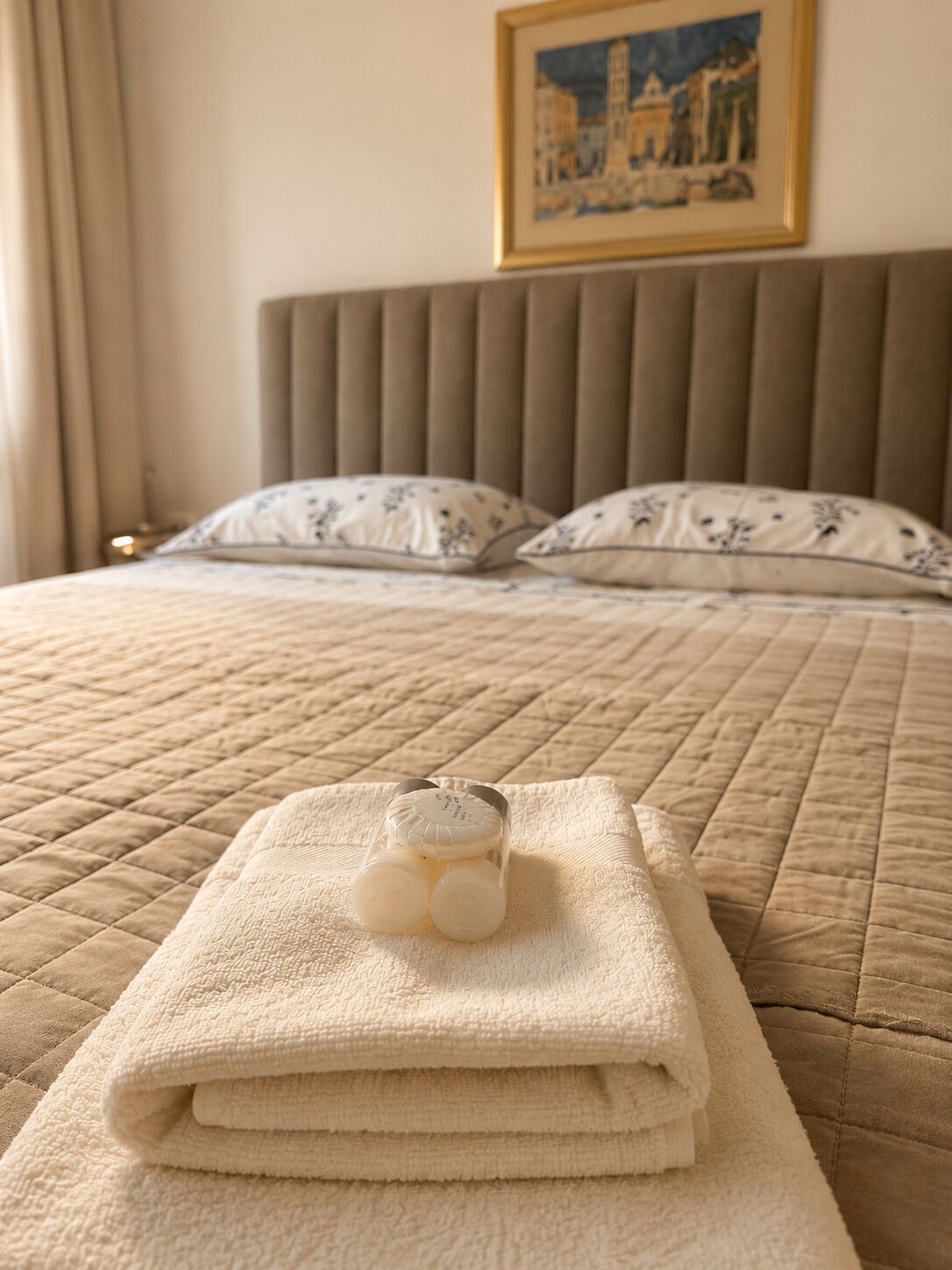 1 bedroom, travel crib, internet