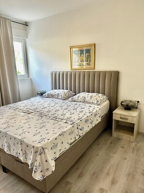 1 slaapkamer, reisbedje, internet