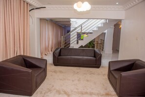 Interior - Mondeestars Luxury Home is 15 minutes drive to the shopping c (IBADAN)