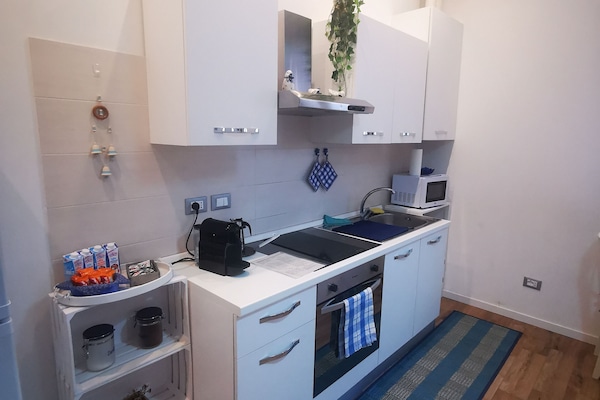 Frigorifero, microonde, forno, piano cottura