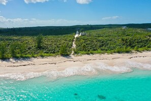 Una spiaggia nelle vicinanze