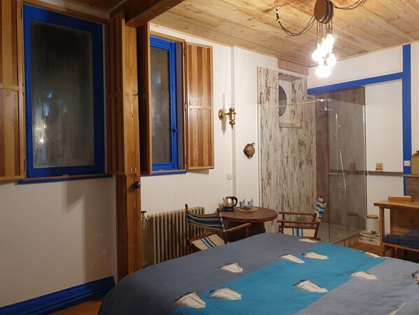 Classic Double or Twin Room, Non Smoking, City View | Bathroom | Shower, rainfall showerhead, free toiletries, hair dryer